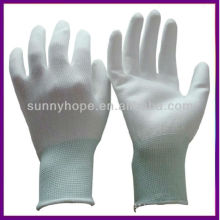 Polyurethane dipped gloves